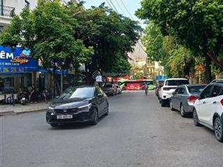 Nhà mặt phố  vỉa hè kd ô tô tránh  thang máy
