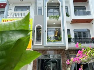 Nhà ở sang trọng và cao ấp (tổ ấm hiện đại)