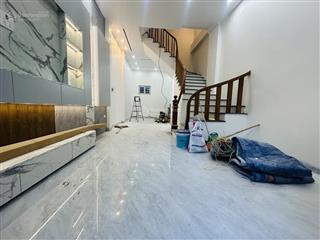 5 tầng 6 ngủ, nhà ngay gần chợ lai xá  gần ql 32  đh thành đô  cách 30m ô tô dừng đỗ