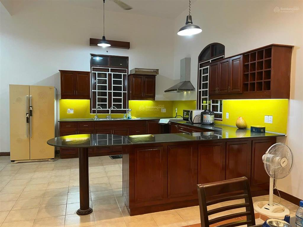 Hạ 20 tỷ bán gấp biệt thự nguyễn văn hưởng, thảo điền 15x20m hầm 4 tầng thang máy giá 60 tỷ