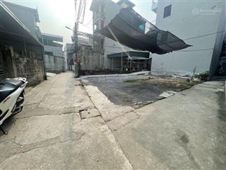 Ôtô ở trong nhà  lô góc  sổ vuông đẹp  an sinh đỉnh cao