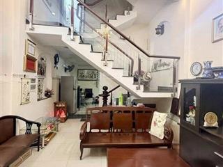 Giảm cực sâu chỉ với giá 1tỷ560 cho căn nhà 3 lầu ở đường đặng văn ngữ, cách chợ phạm văn hai 500m!