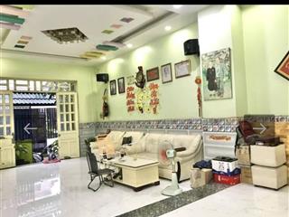 Nhà cần bán! nằm trên đường phạm văn hai giá 2tỷ750. cách chợ vài trăm mét.