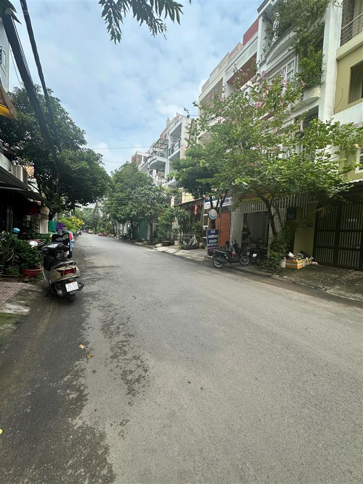 Bán mặt tiền đường hxt 10m 409/ nguyễn oanh p17 gò vấp. dt 4x17m (cn 65 m2) 1tr1l giá 9,1 tỷ
