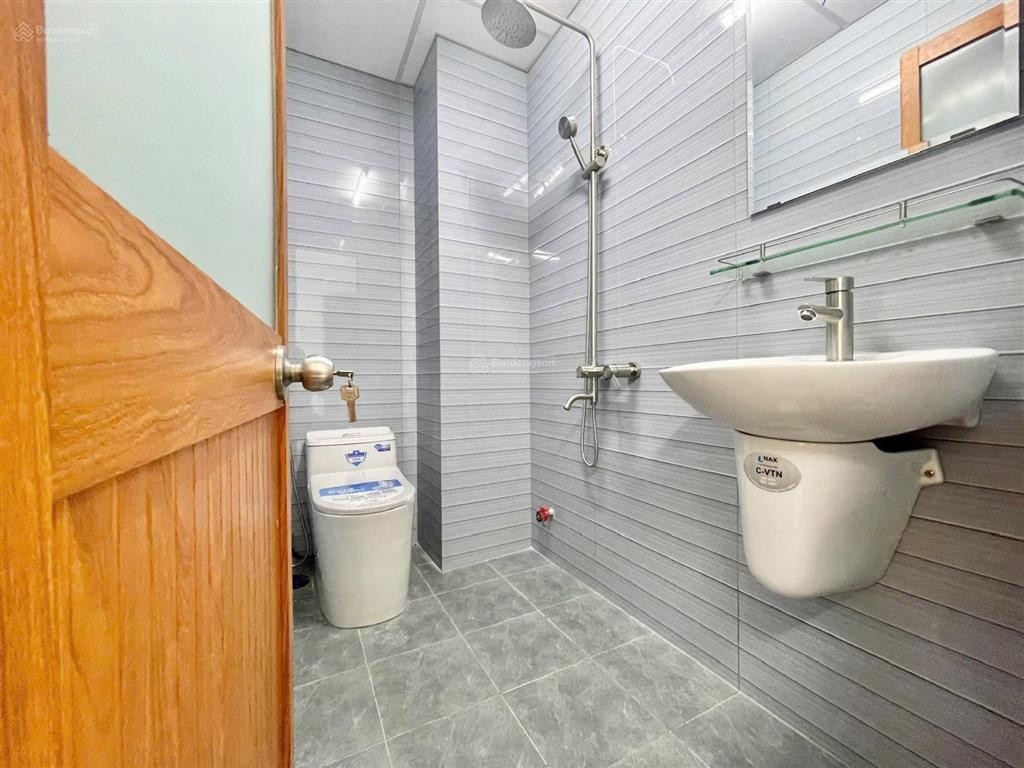 Hxh dương quảng hàm p5, cn 84m2=5,25x17m sổ vuông đẹp. có 10 phòng cho thuê 30tr/tháng chốt 9,950tỷ