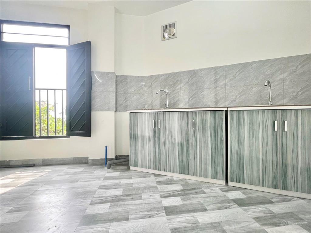 Hxh dương quảng hàm p5, cn 84m2=5,25x17m sổ vuông đẹp. có 10 phòng cho thuê 30tr/tháng chốt 9,950tỷ