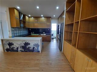 Cho thuê căn hộ chung cư 3 phòng ngủ với 130m2 tại chung cư phú hoàng anh, nhà bè