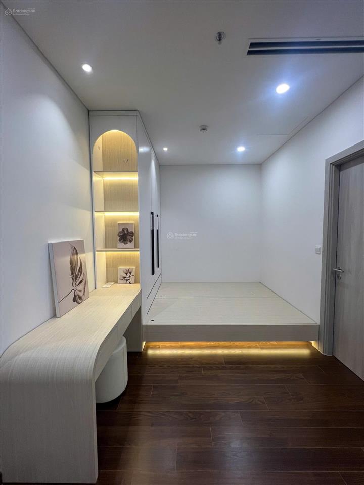 Chính chủ bán 03 ch studio giá 1,8 tỷ  1pn giá 2,9 tỷ  2pn giá 3.6 tỷ vinhome smart city hà nội