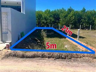 Chủ ngộp cần bán lô đất đ. tỉnh lộ 8 gần cầu vượt củ chi. dt 102m2. giá 800 triệu sổ hồng riêng