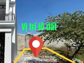 Ngộp bank bán lô đất đ.nguyễn thị triệu gần cầu vượt củ chi cách 5p đi xe, dt 100m2 giá 900tr, shr