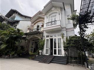 Biệt thự mua 1 tặng 5 mặt tiền lê văn chí thủ đức giá chỉ 200 tỷ (thương lượng)