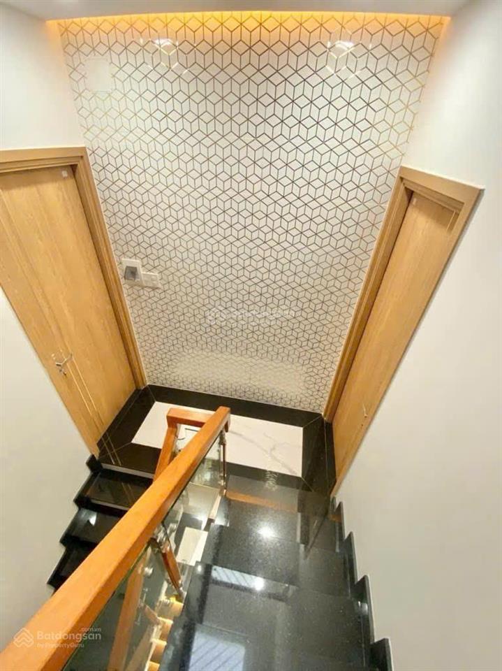 Bán nhà hxh, 96m2, ngã tư 4 xã, giáp tân phú  giá chỉ 9,6tỷ