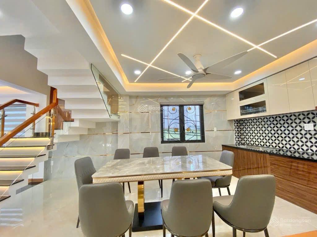 Bán nhà hxh, 96m2, ngã tư 4 xã, giáp tân phú  giá chỉ 9,6tỷ