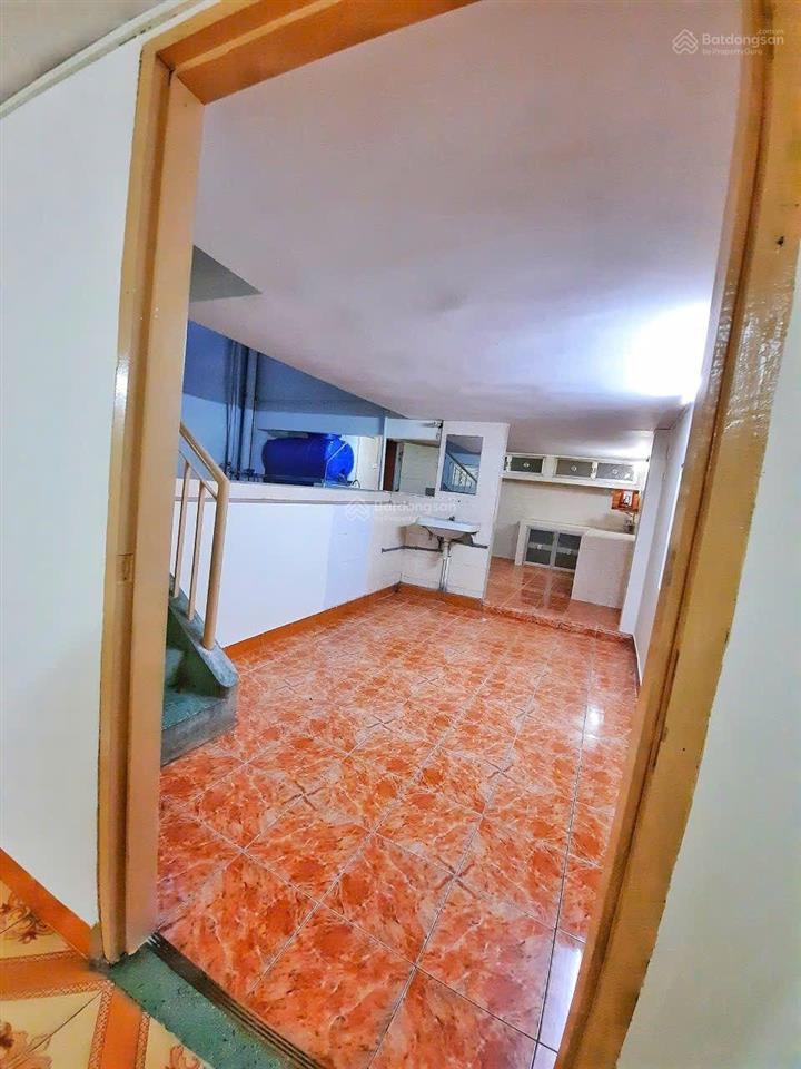 Cần bán gấp căn hộ cc hẻm 136 nguyễn tri phương, phường 9, quận 5 dt 127m2, 3phòng ngủ, 1wc, view