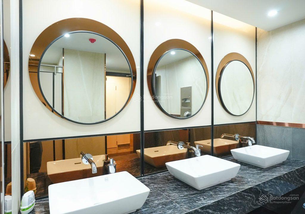 Bán văn phòng tiêu chuẩn hạng a, ngay tại ngã tư tòa tttm chợ mơ, sổ đỏ, nhận mặt bằng ngay