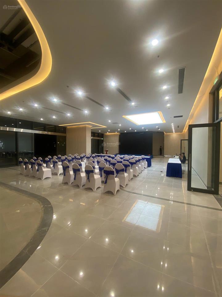 Bán tòa nhà văn phòng 40tầng hạng a goldmark city chỉ với 54tr/m2 136 hồ tùng mậu, bàn giao luôn