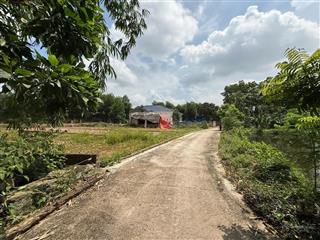 Cần bán lô đất diện tích 346,8m, mặt tiền 9m, hậu 10,5m, trước mặt là ao thoáng mát.