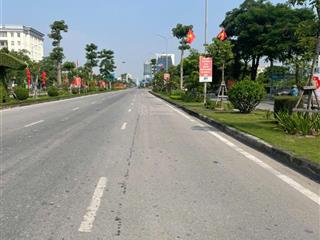 Bán khách sạn diện tích 360m2 mặt đường lê hồng phong, chính chủ.