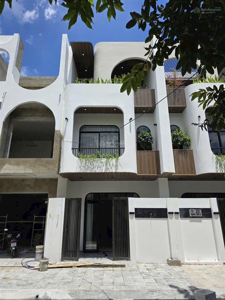 Nhà mới xây ngay trước siêu thị mega liên chiểu, đối diện trường đh sư phạm, chơn tâm 9