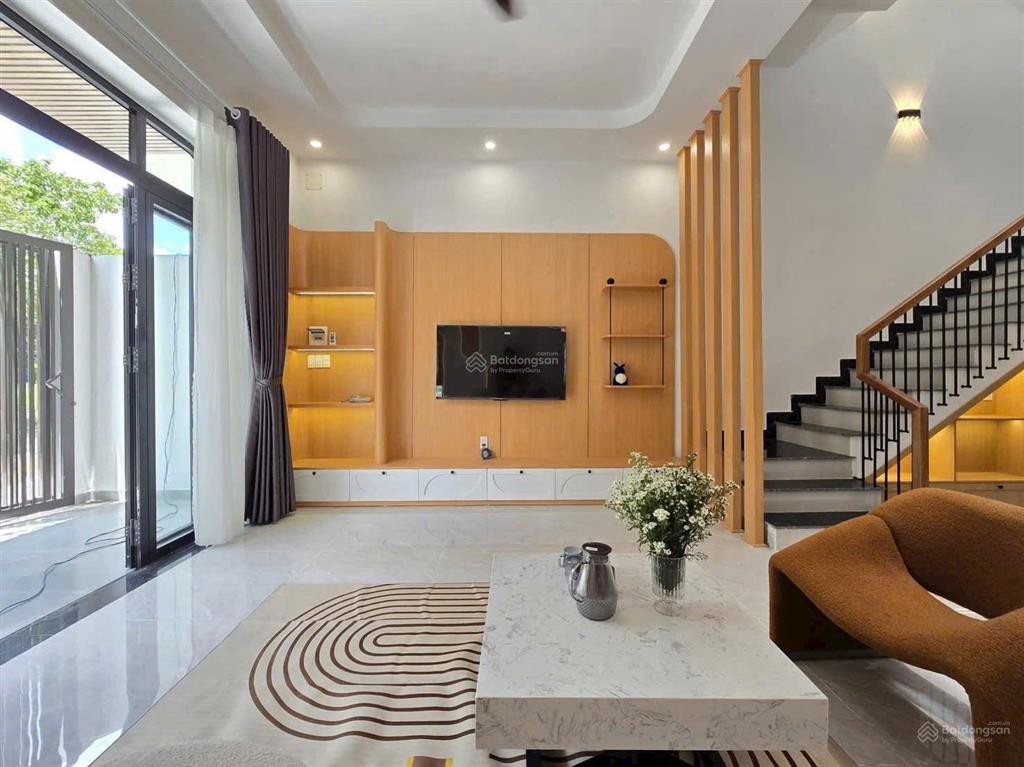 Nhà mới xây ngay trước siêu thị mega liên chiểu, đối diện trường đh sư phạm, chơn tâm 9