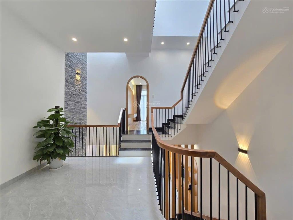 Nhà mới xây ngay trước siêu thị mega liên chiểu, đối diện trường đh sư phạm, chơn tâm 9