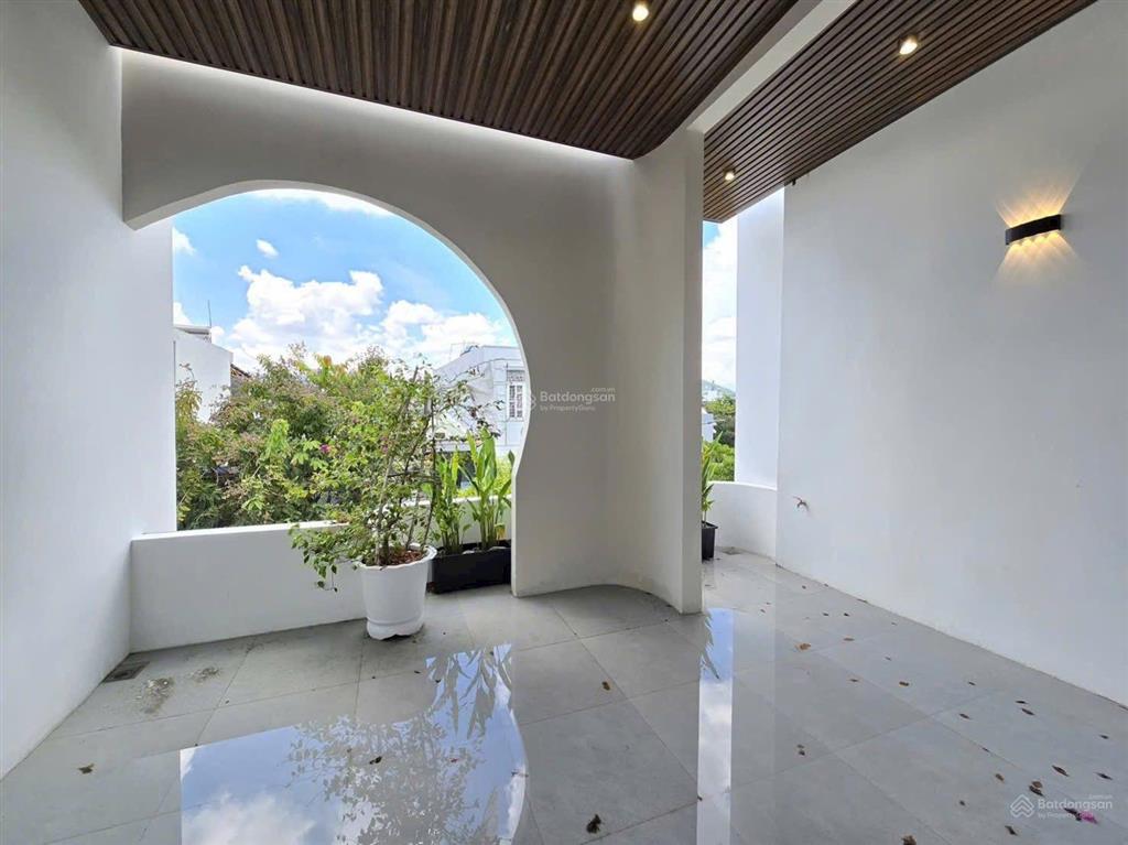 Nhà mới xây ngay trước siêu thị mega liên chiểu, đối diện trường đh sư phạm, chơn tâm 9