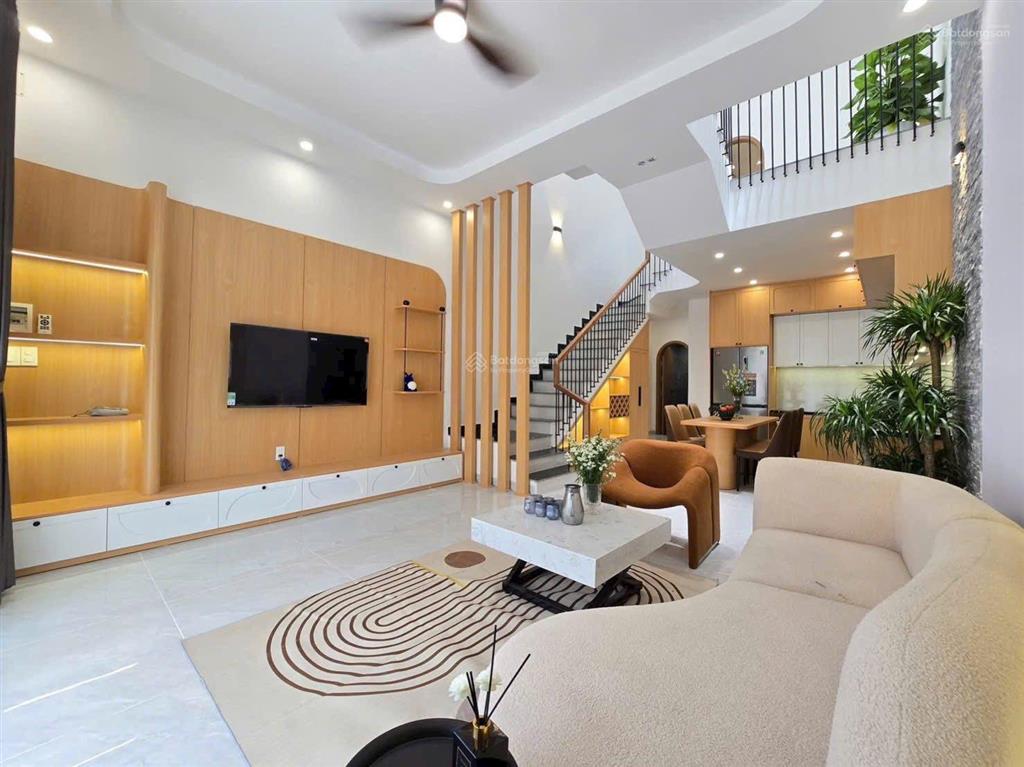 Nhà mới xây ngay trước siêu thị mega liên chiểu, đối diện trường đh sư phạm, chơn tâm 9