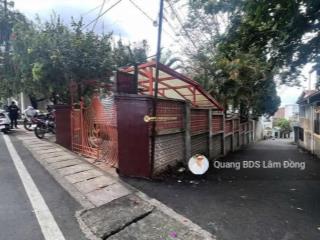 Đất  hai mặt tiền, mặt tiền đường huỳnh thúc kháng, đà lạt, đường trước nhà 8m