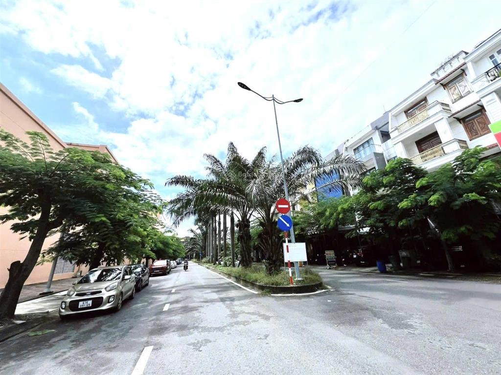 Đất 2 mặt tiền thuận an, bình dương, ngang 10m x 20m, thích hợp xây biệt thự/văn phòng, giá 8.5 tỷ