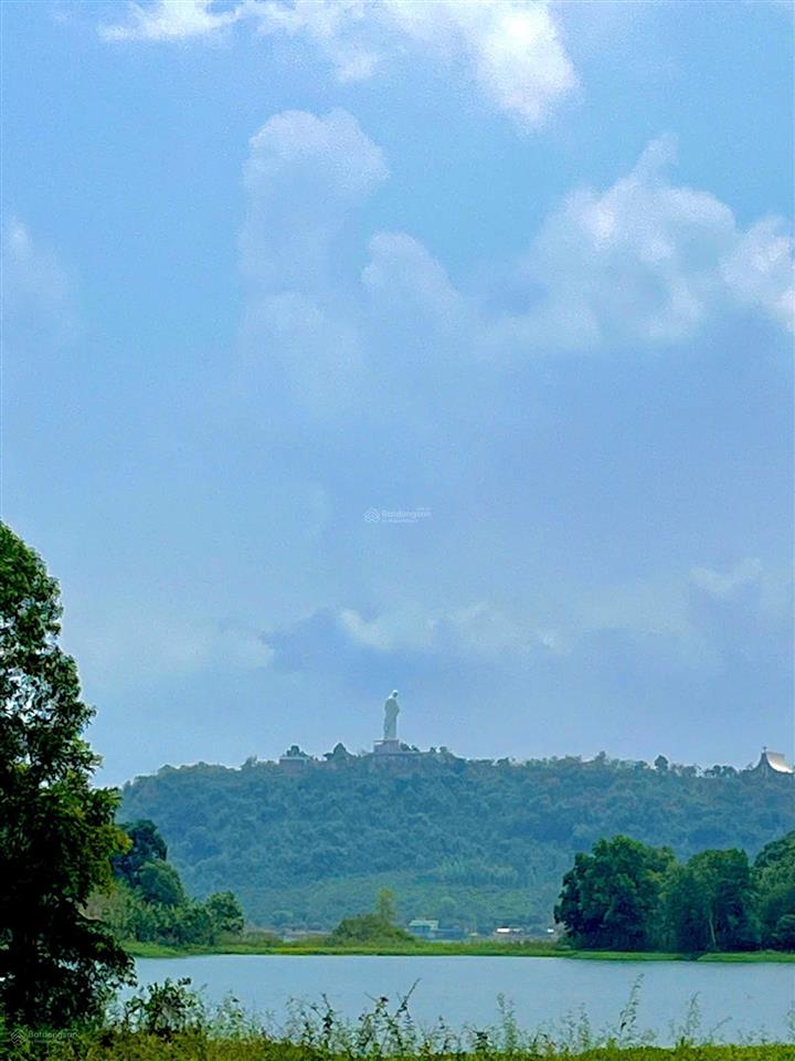 Đất vườn nghỉ dưỡng ngay mặt hồ trị an thở mộng  sẵn vườn cây ăn trái  đường betong rộng rãi