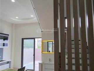 Nhà 2 tầng ngay lê văn việt ngang 5m 60m nhà mới xách vaili vào ở liền  giá chỉ 6.5 tỷ