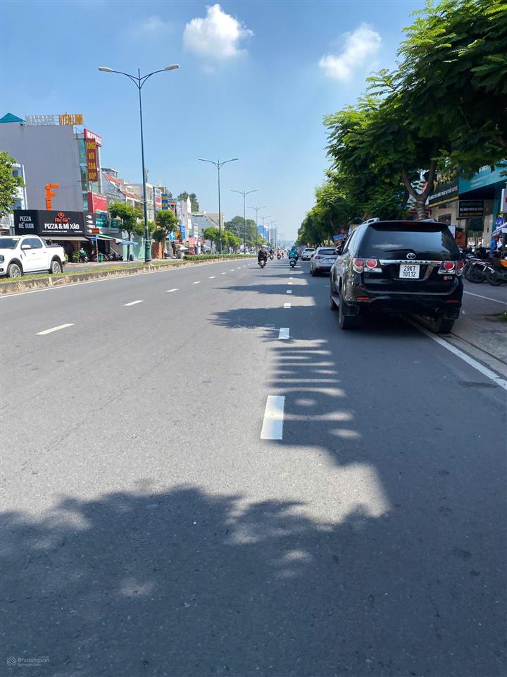 Nhà đẹp  3 lầu  4pn  ô tô đỗ cửa  hiệp phú, quận 9  sát metro  ngang 4.5m  nhỉnh 7 tỷ