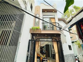 Nhà đẹp 3txx + sát mặt tiền + gần 30m2 + nở hậu