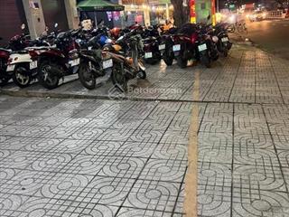 Mặt tiền siêu kinh doanh  giá rẻ nhất thị trường chỉ 95 triệu/m2  đường lớn 32m xe cộ đông đúc .