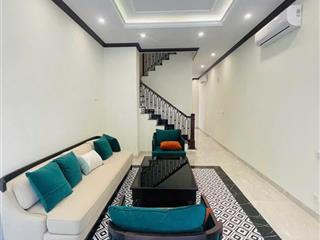 Cho thuê nhà 5 tầng hoàn thiện vin 3 tặng ngay 3 tháng miễn phí tiền thuê!