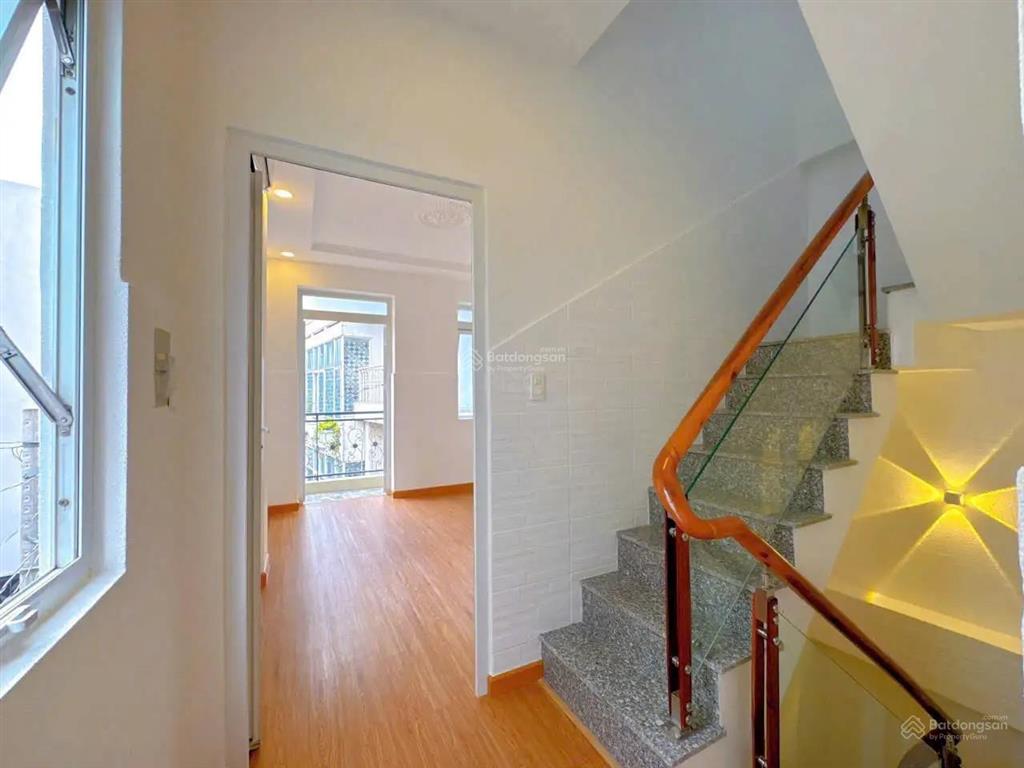 Cắt lỗ bán gấp !hẻm nguyễn kiệm p9, q. phú nhuận  dt 26.6 m2 4 tầng  giá giảm chỉ còn 6 tỷ tl!