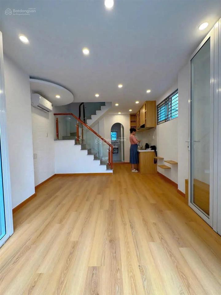 Cắt lỗ bán gấp !hẻm nguyễn kiệm p9, q. phú nhuận  dt 26.6 m2 4 tầng  giá giảm chỉ còn 6 tỷ tl!