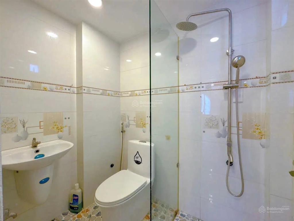 Cắt lỗ bán gấp !hẻm nguyễn kiệm p9, q. phú nhuận  dt 26.6 m2 4 tầng  giá giảm chỉ còn 6 tỷ tl!