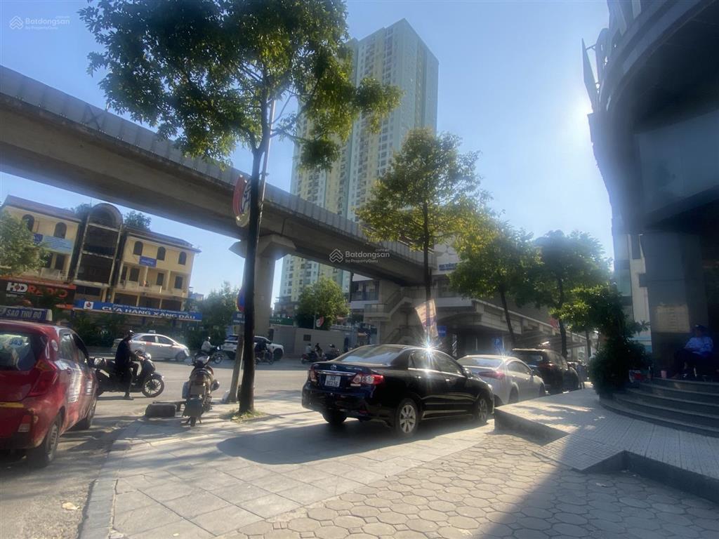 Nhà riêng mỗ lao 4 tầng ngay cầu trắng .1 bước ra ô tô