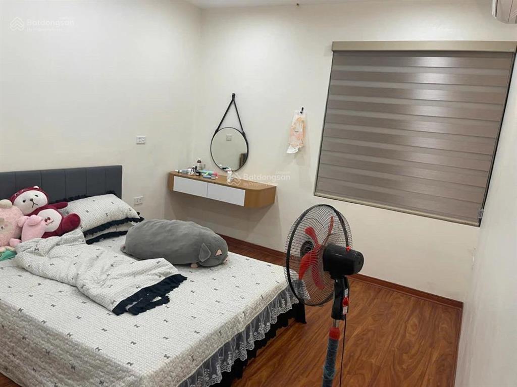 Nhà riêng mỗ lao 4 tầng ngay cầu trắng .1 bước ra ô tô