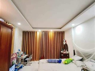 Hàng đầu tư giá hợp lý nhà mặt phố gia thụy đối diện chung cư đảo sen 42m 5 tầng mtien 4m 16.5 tỷ