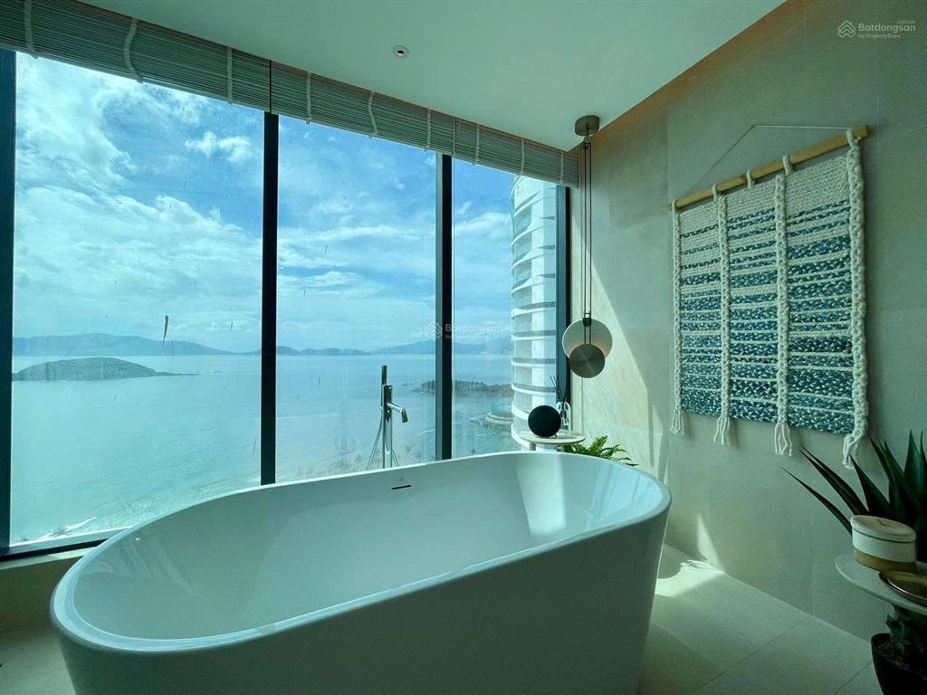Bán căn hộ khách sạn view trực diện vịnh nha trang, chiết khấu tới 6%, full nội thất chuẩn 5 sao