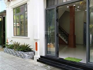 Nhà dt 12x8,5m, xây dựng 8x8,5 btct 3 tầng có gara ô tô riêng biệt