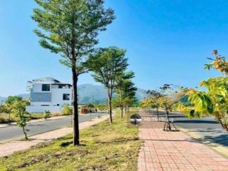 Giá 26.5 . hướng nam biệt thự ven sông tắc nha trang
