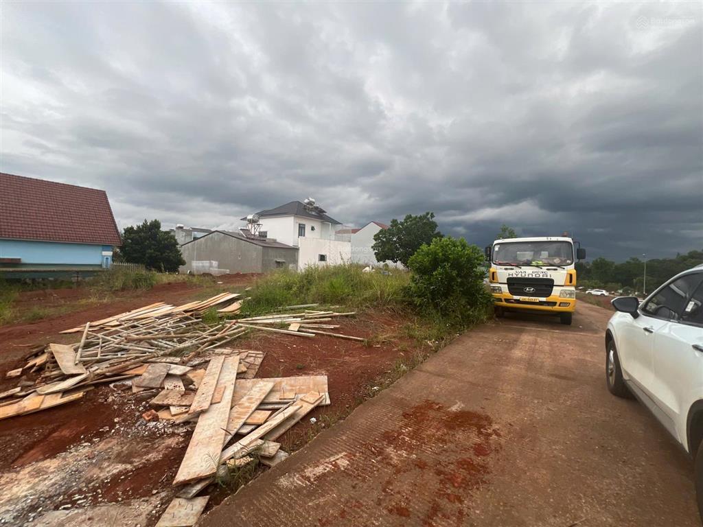 Bán mảnh đất nền có tổng diện tích 312m2. chính chủ, sổ hồng ngay trung tâm tp gia nghĩa