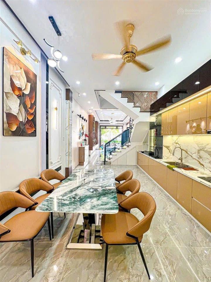 Xuất cảnh bán nhà hxh minh phụng, 4 x 20, 3 tầng btct, 4pn 3 wc, kế bên chợ bình tiên, giáp q5