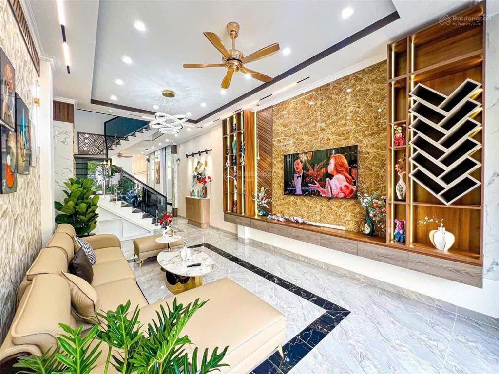 Xuất cảnh bán nhà hxh minh phụng, 4 x 20, 3 tầng btct, 4pn 3 wc, kế bên chợ bình tiên, giáp q5