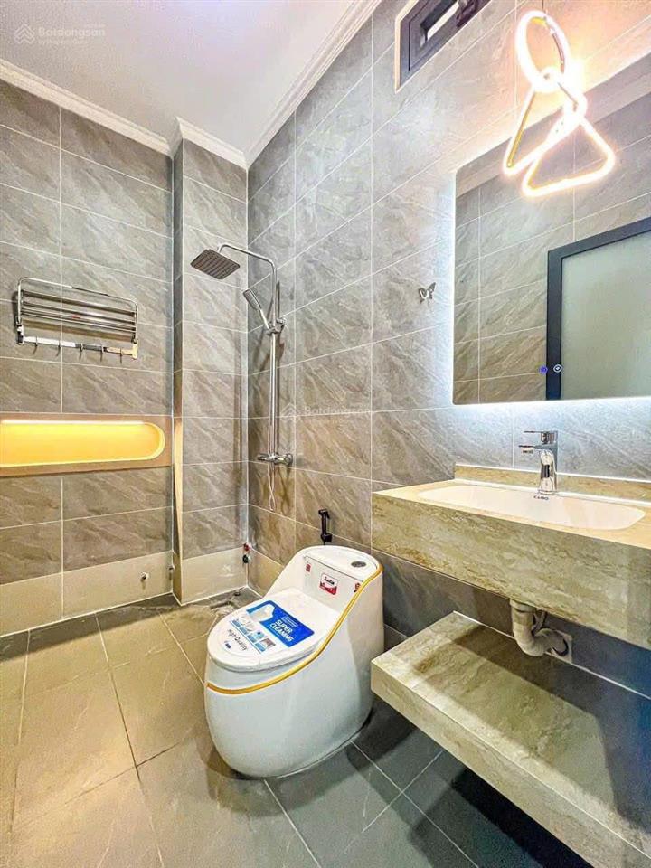 Xuất cảnh bán nhà hxh minh phụng, 4 x 20, 3 tầng btct, 4pn 3 wc, kế bên chợ bình tiên, giáp q5