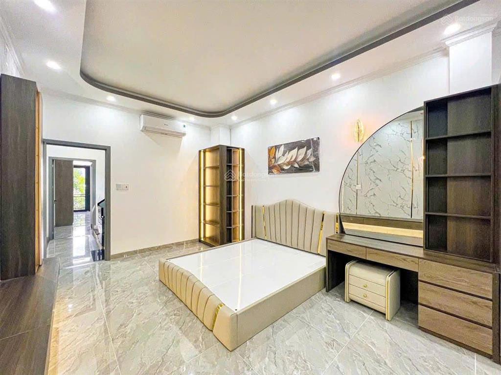 Xuất cảnh bán nhà hxh minh phụng, 4 x 20, 3 tầng btct, 4pn 3 wc, kế bên chợ bình tiên, giáp q5