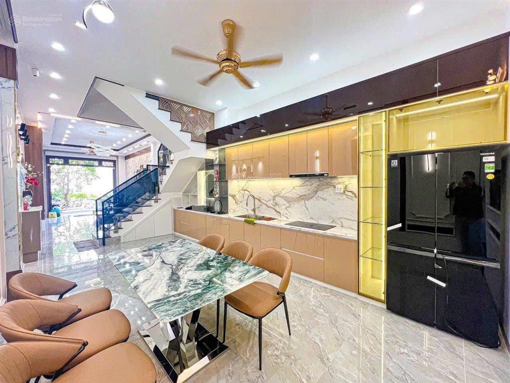 Xuất cảnh bán nhà hxh minh phụng, 4 x 20, 3 tầng btct, 4pn 3 wc, kế bên chợ bình tiên, giáp q5